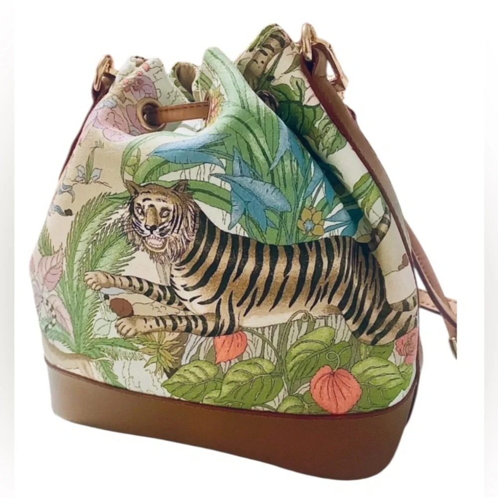 Gucci Upcycled Tiger Dustbag Shoulder Bag with Leather Trim - Picture 8 of 12